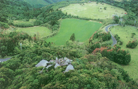 Tojin Daba looking from Tojinseki THE JOMON LIGHTH HOUSE Furuta Takehiko